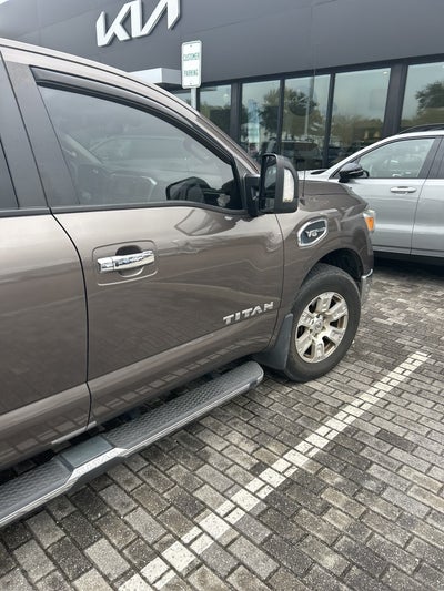 2017 Nissan Titan SV