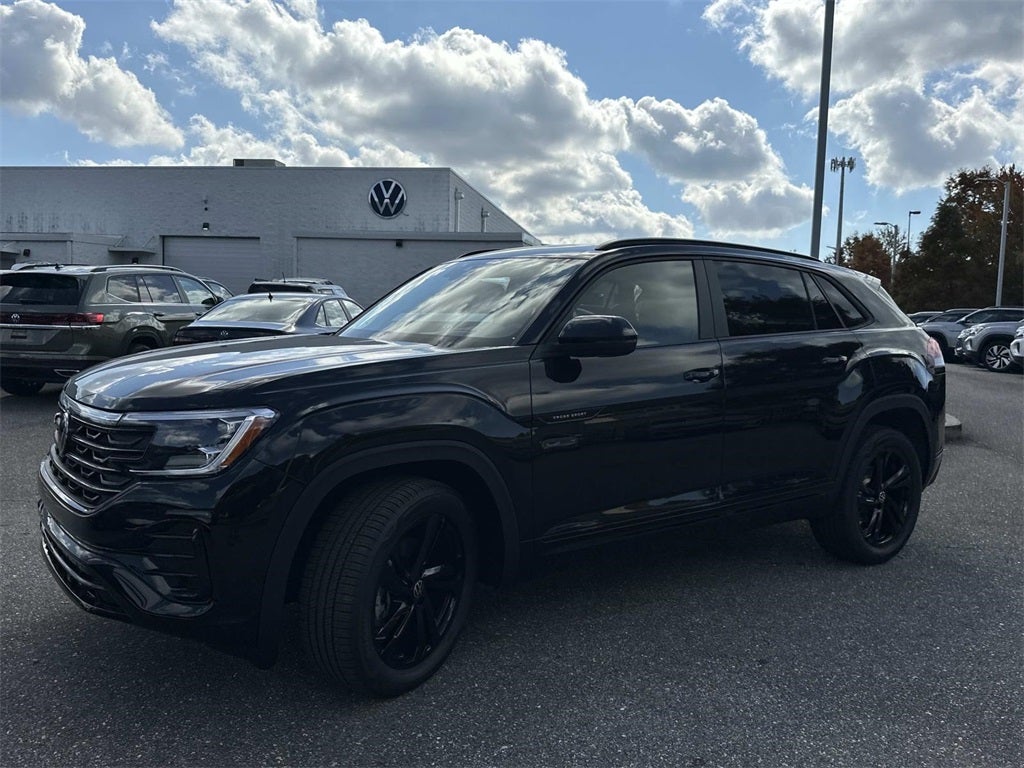2026 Volkswagen Atlas Cross Sport 2.0T SEL R-Line Black