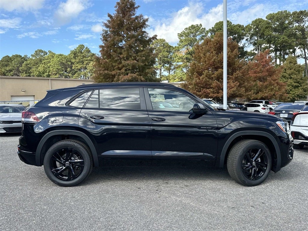 2026 Volkswagen Atlas Cross Sport 2.0T SEL R-Line Black