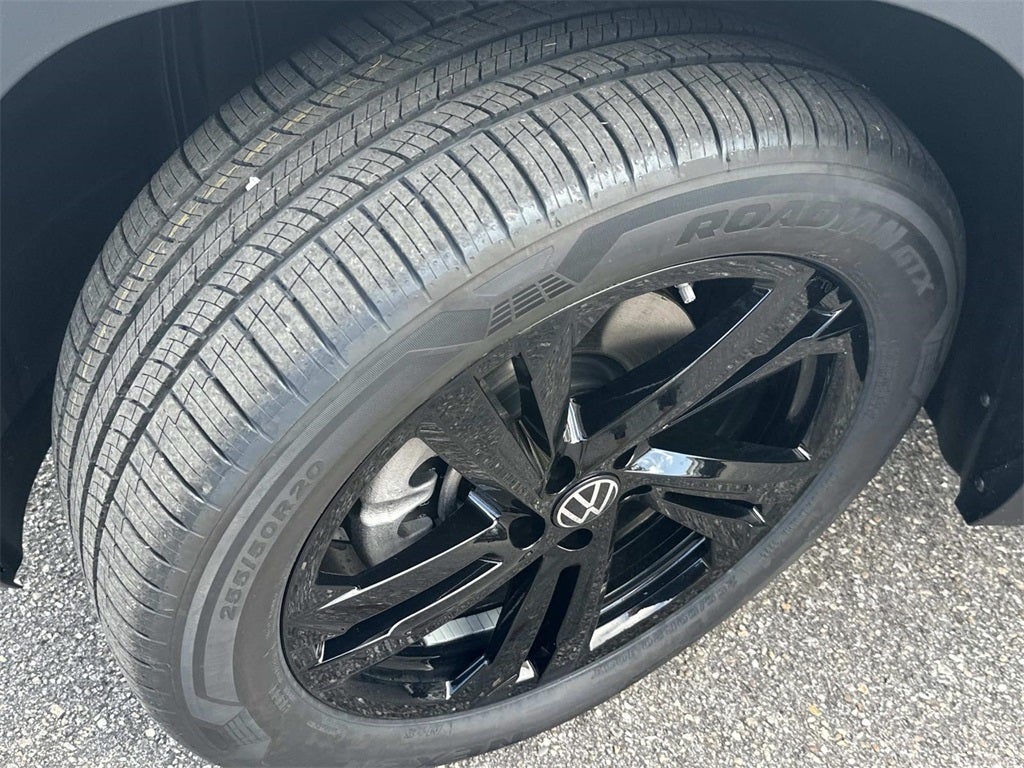 2026 Volkswagen Atlas Cross Sport 2.0T SEL R-Line Black