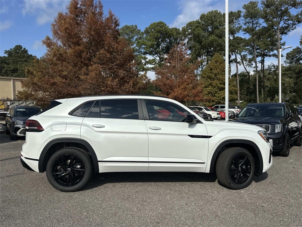 2026 Volkswagen Atlas Cross Sport 2.0T SEL R-Line Black