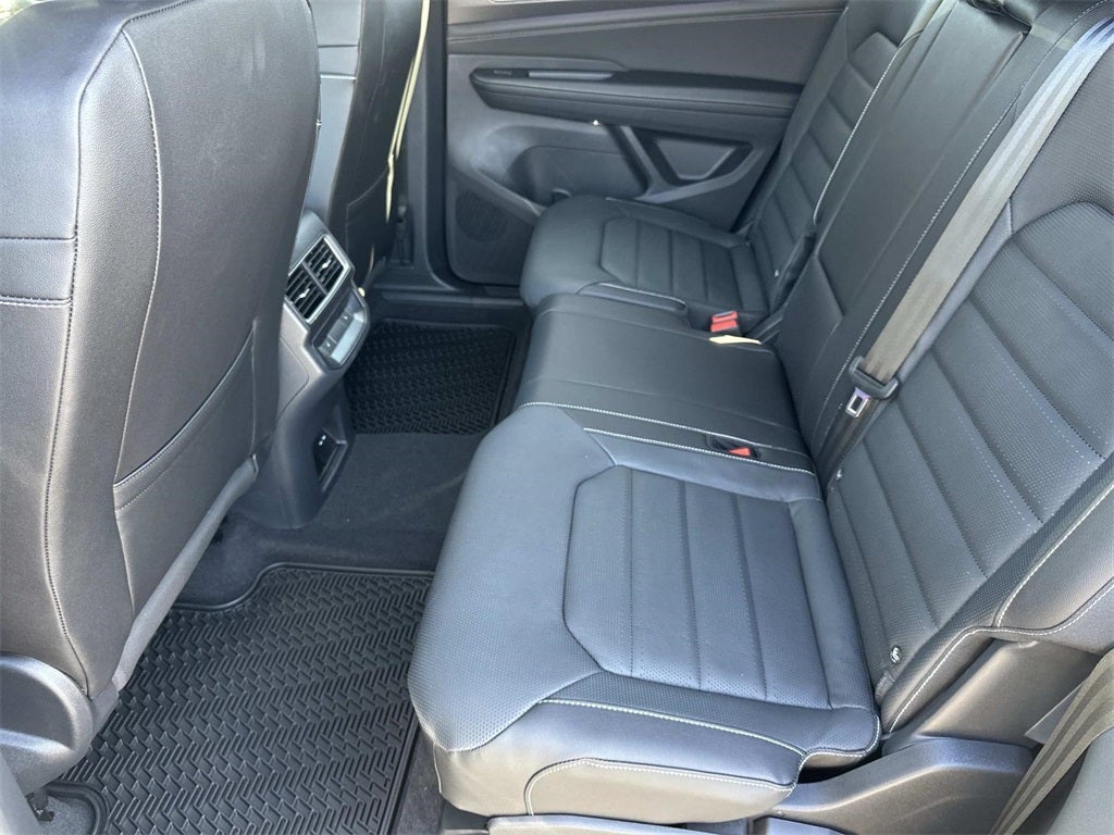 2026 Volkswagen Atlas Cross Sport 2.0T SEL R-Line Black