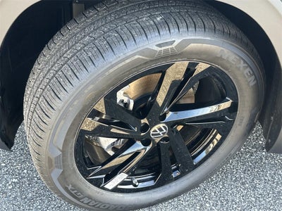 2026 Volkswagen Atlas Cross Sport 2.0T SEL R-Line Black