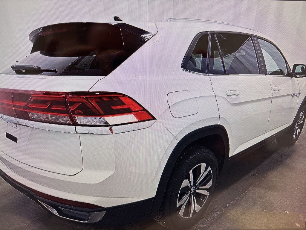 2026 Volkswagen Atlas Cross Sport 2.0T SE's photo