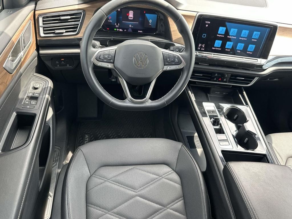 2024 Volkswagen Atlas 2.0T SE w/Technology