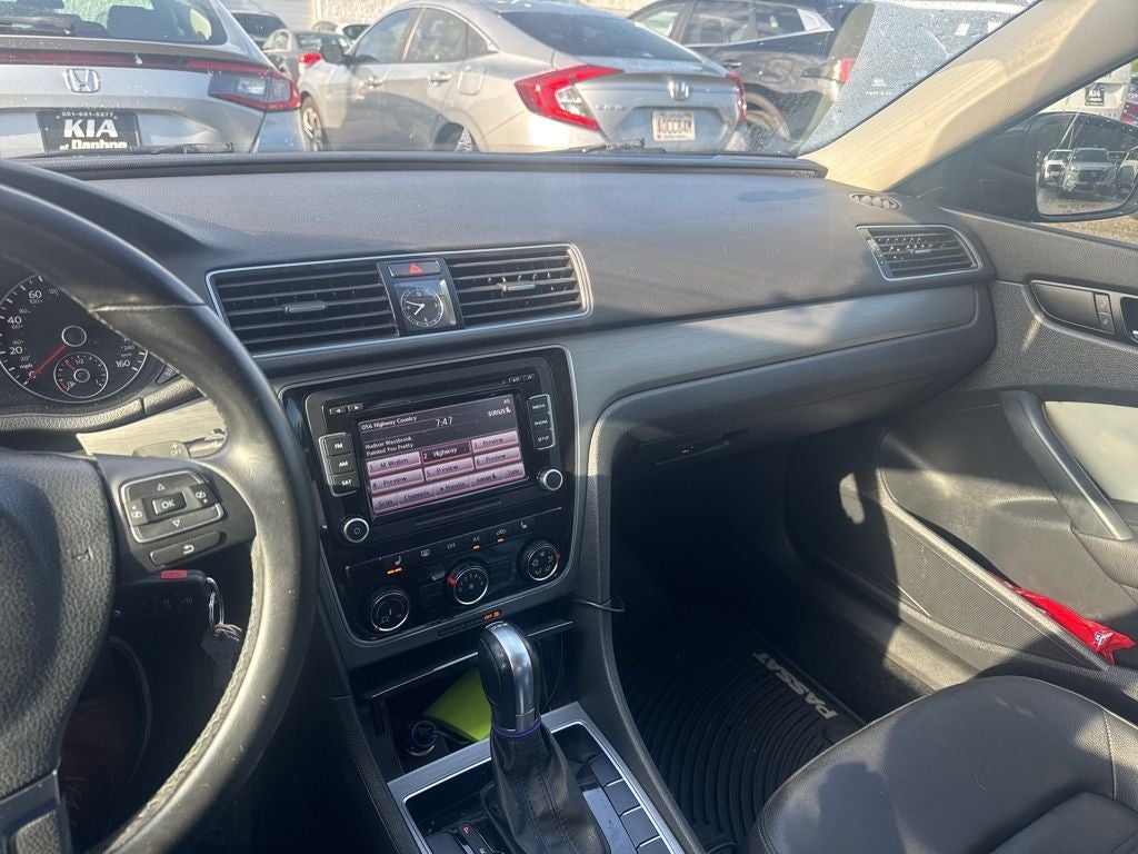 2014 Volkswagen Passat V6 SE w/Sunroof