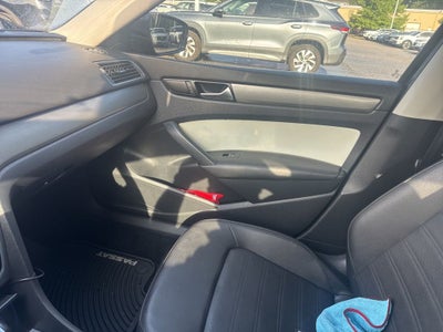 2014 Volkswagen Passat V6 SE w/Sunroof