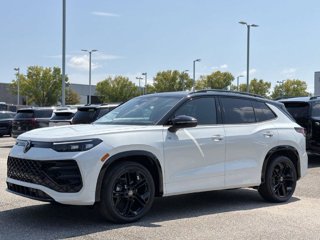 2026 Volkswagen Tiguan SE R-Line Black
