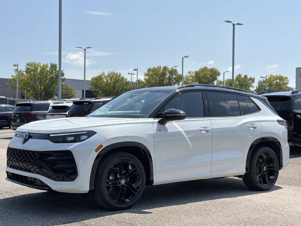 2026 Volkswagen Tiguan SE R-Line Black