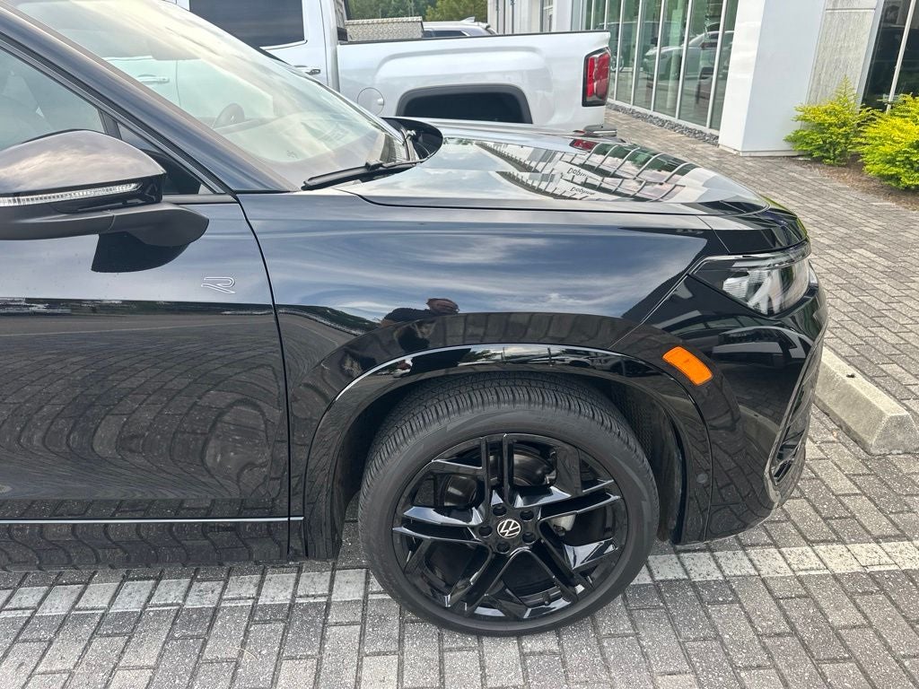 2025 Volkswagen Tiguan 2.0T SE R-Line Black