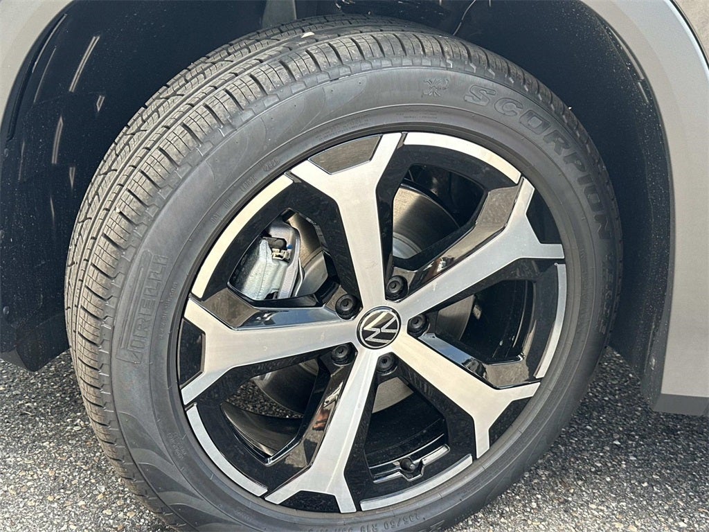 2025 Volkswagen Tiguan 2.0T SE