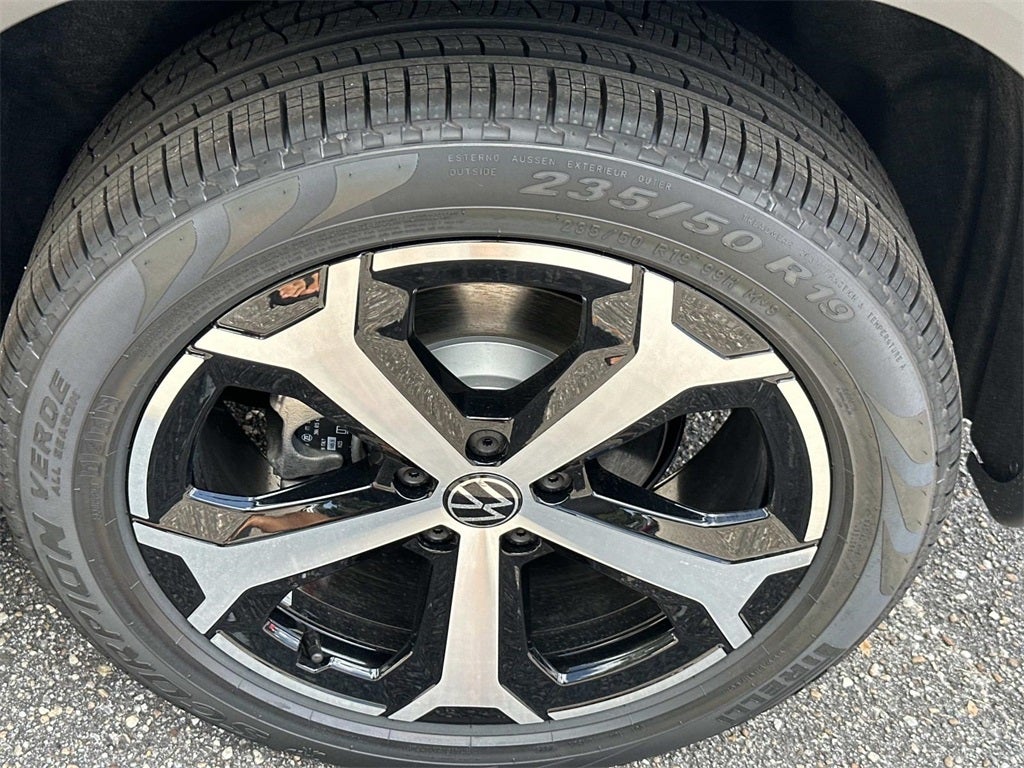 2025 Volkswagen Tiguan 2.0T SE