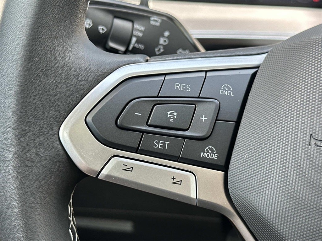 2025 Volkswagen Tiguan 2.0T SE