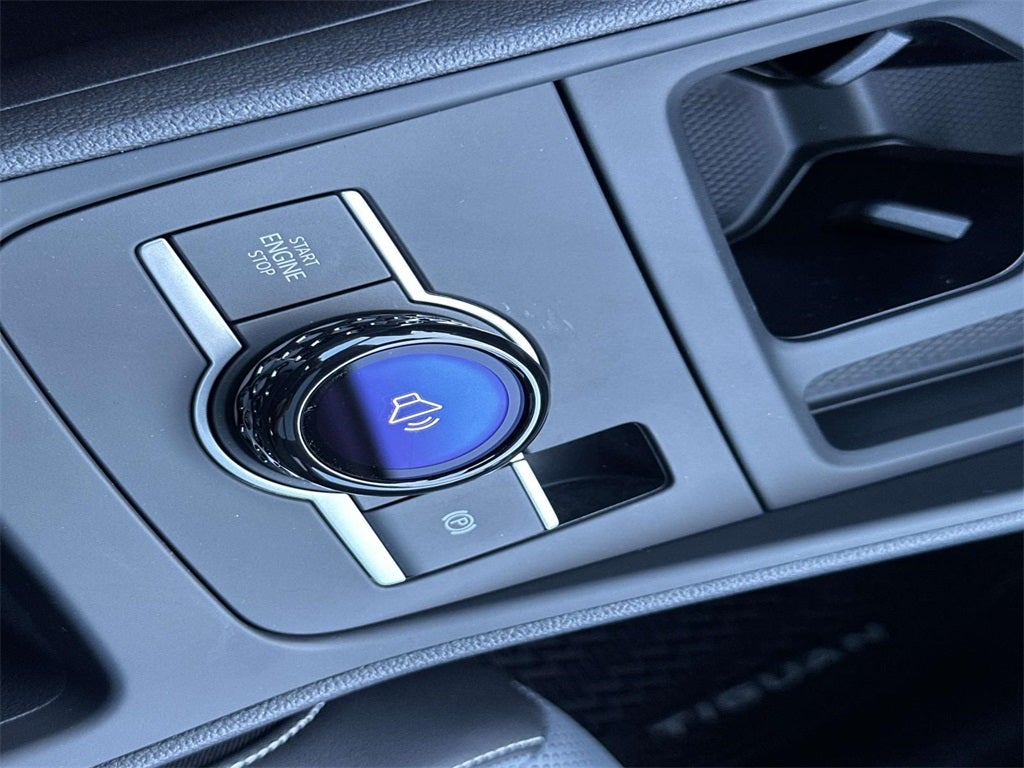 2025 Volkswagen Tiguan 2.0T SE