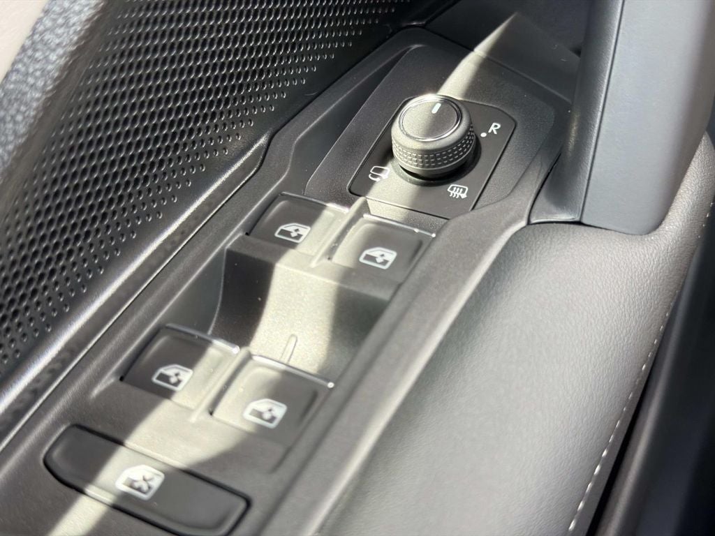 2026 Volkswagen Tiguan 2.0T SEL R-Line