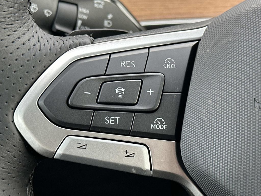 2026 Volkswagen Tiguan 2.0T SEL R-Line