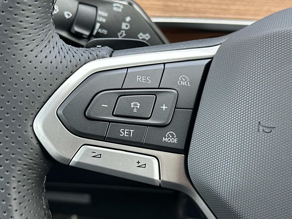 2026 Volkswagen Tiguan 2.0T SEL R-Line