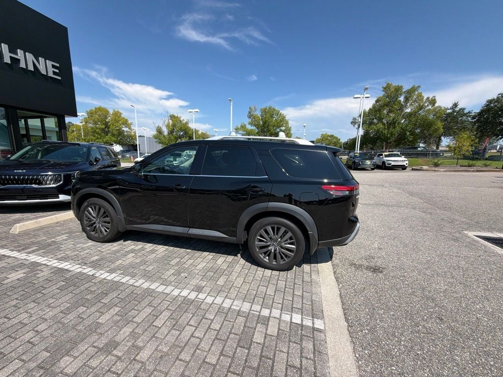 2024 Nissan Pathfinder SL
