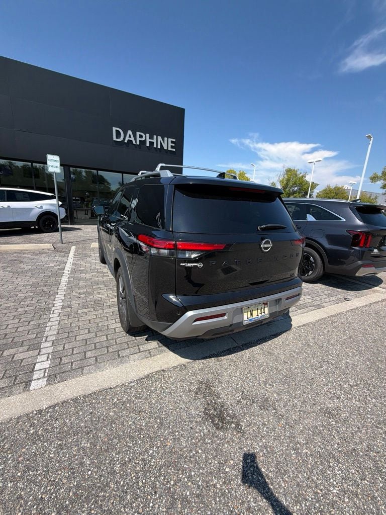2024 Nissan Pathfinder SL