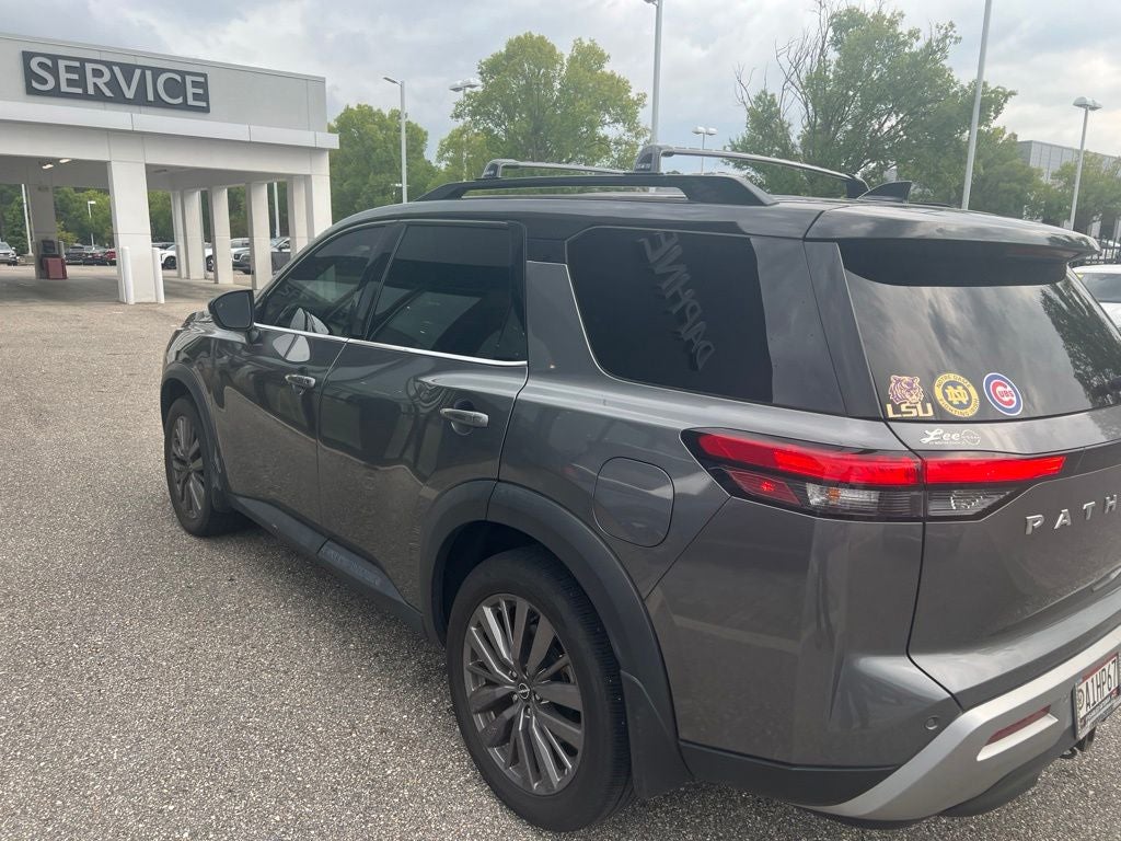 2023 Nissan Pathfinder SL