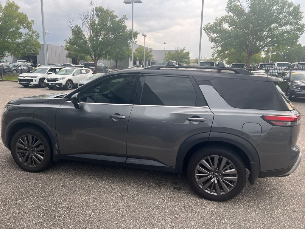 2023 Nissan Pathfinder SL