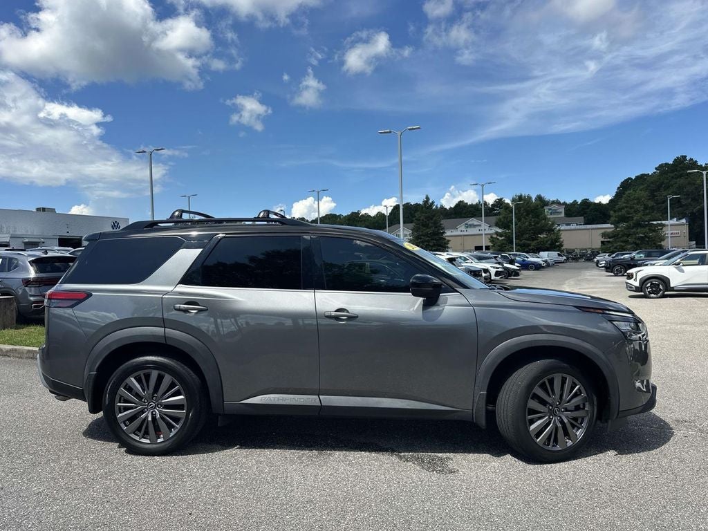 2023 Nissan Pathfinder SL