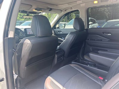 2023 Nissan Pathfinder Platinum