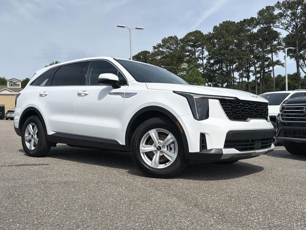2024 Kia Sorento LX AT's photo