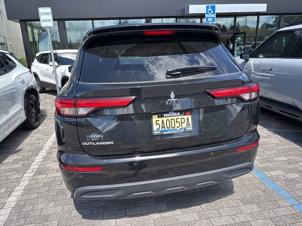 2022 Mitsubishi Outlander ES