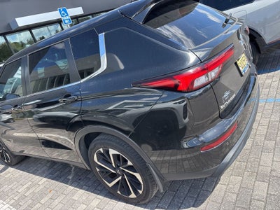 2022 Mitsubishi Outlander ES