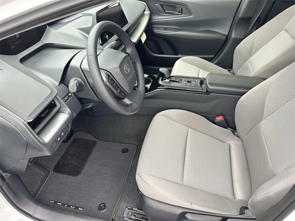 2025 Toyota Prius LE