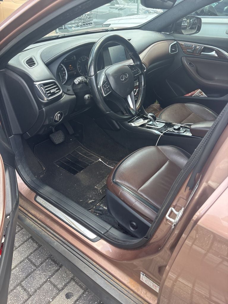 2017 INFINITI QX30 Premium AWD's photo