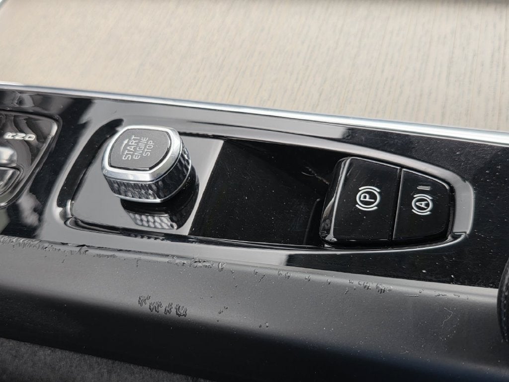 2022 Volvo XC60 B6 Inscription