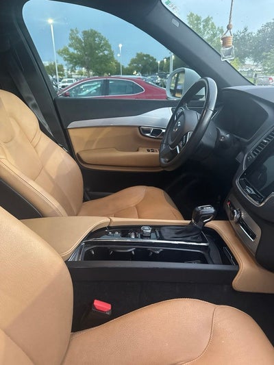2018 Volvo XC90 T6 Momentum