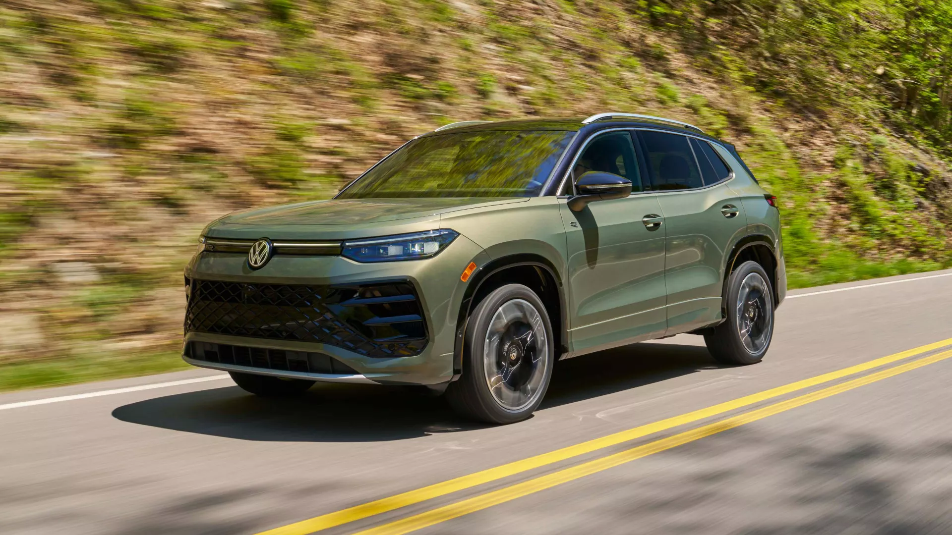 2026 Volkswagen Tiguan running shot